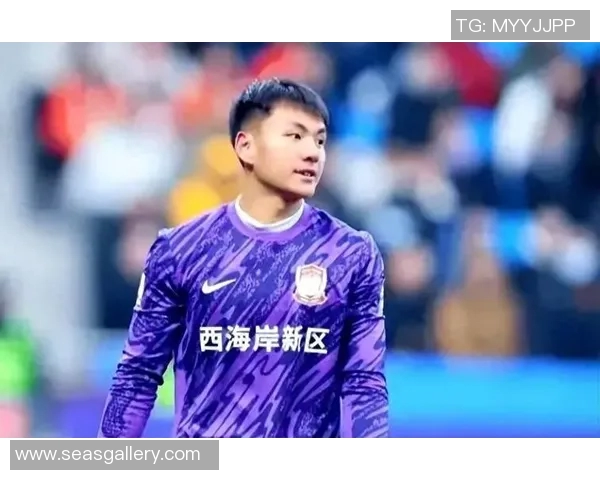 青岛西海岸迎战上海申花李昊展现足球魅力与激情的巅峰对决 青岛西海岸迎战上海申花李昊展现足球魅力与激情的巅峰对决