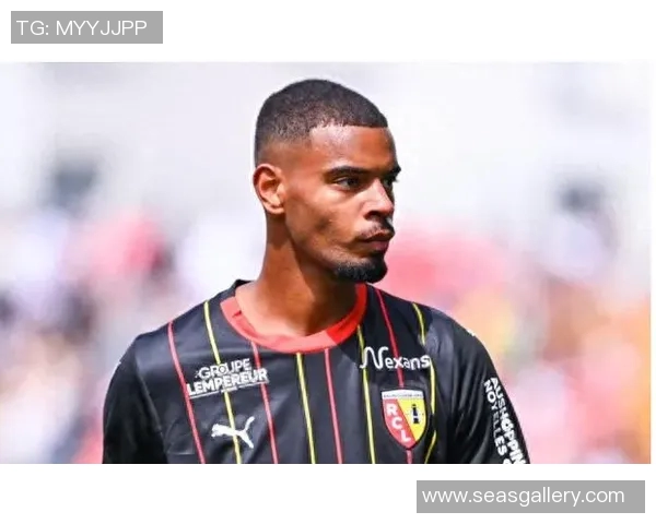 法甲球队马赛宣布签下意大利中场新星，引发球迷激烈讨论