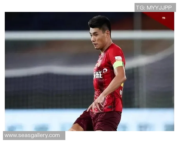 张呈栋精彩抢断助力球队逆转胜利展现出色防守能力与比赛智慧