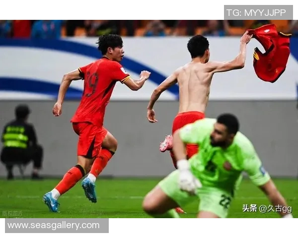 王博豪精准传球助力邓伯什突破防线展现团队默契与个人能力